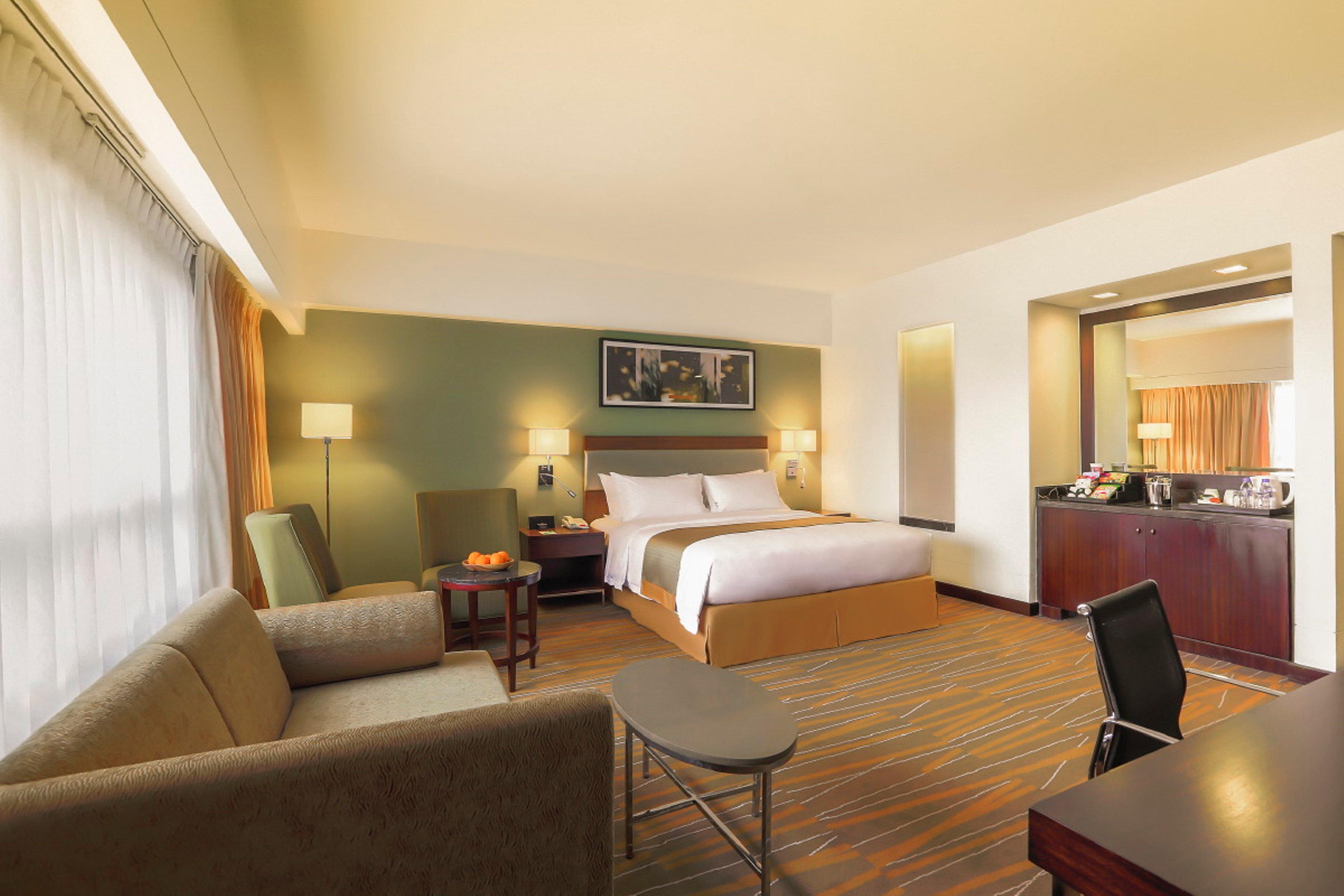 Holiday Inn & Suites Makati By Ihg Makati City Buitenkant foto Suite