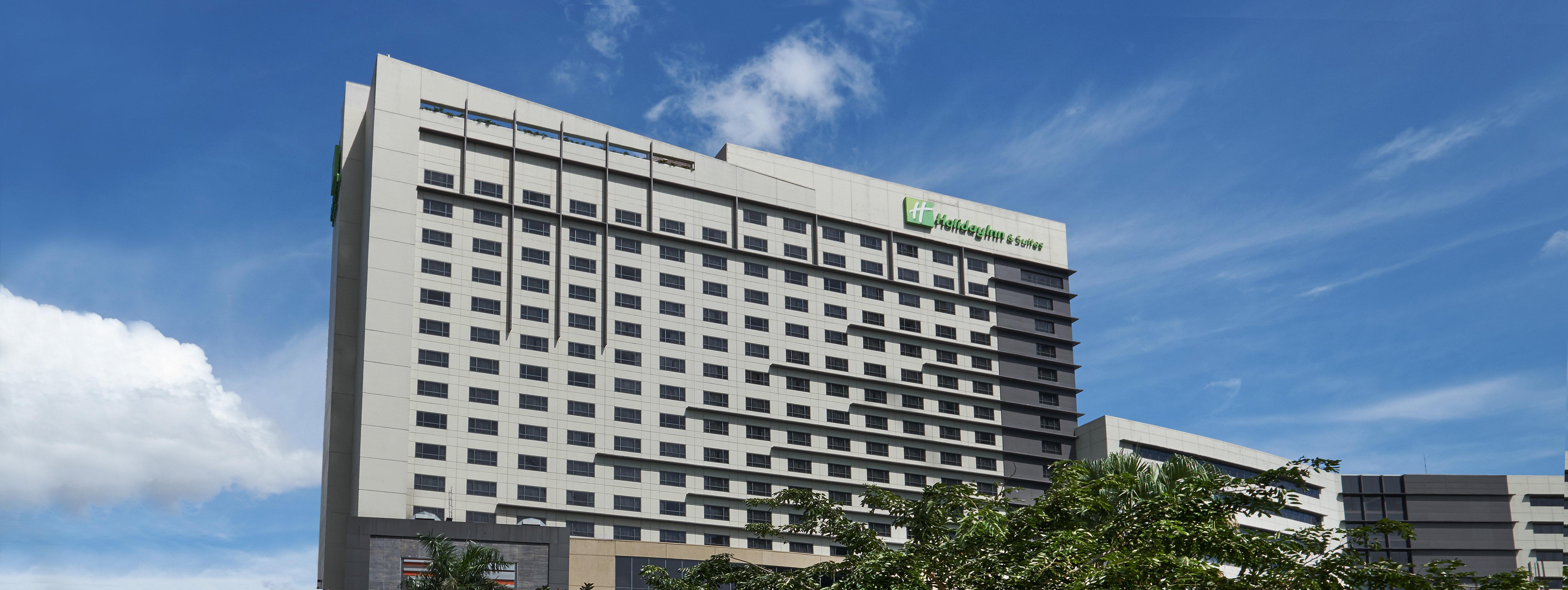 Holiday Inn & Suites Makati By Ihg Makati City Buitenkant foto Holiday Inn Express in Cebu, Philippines