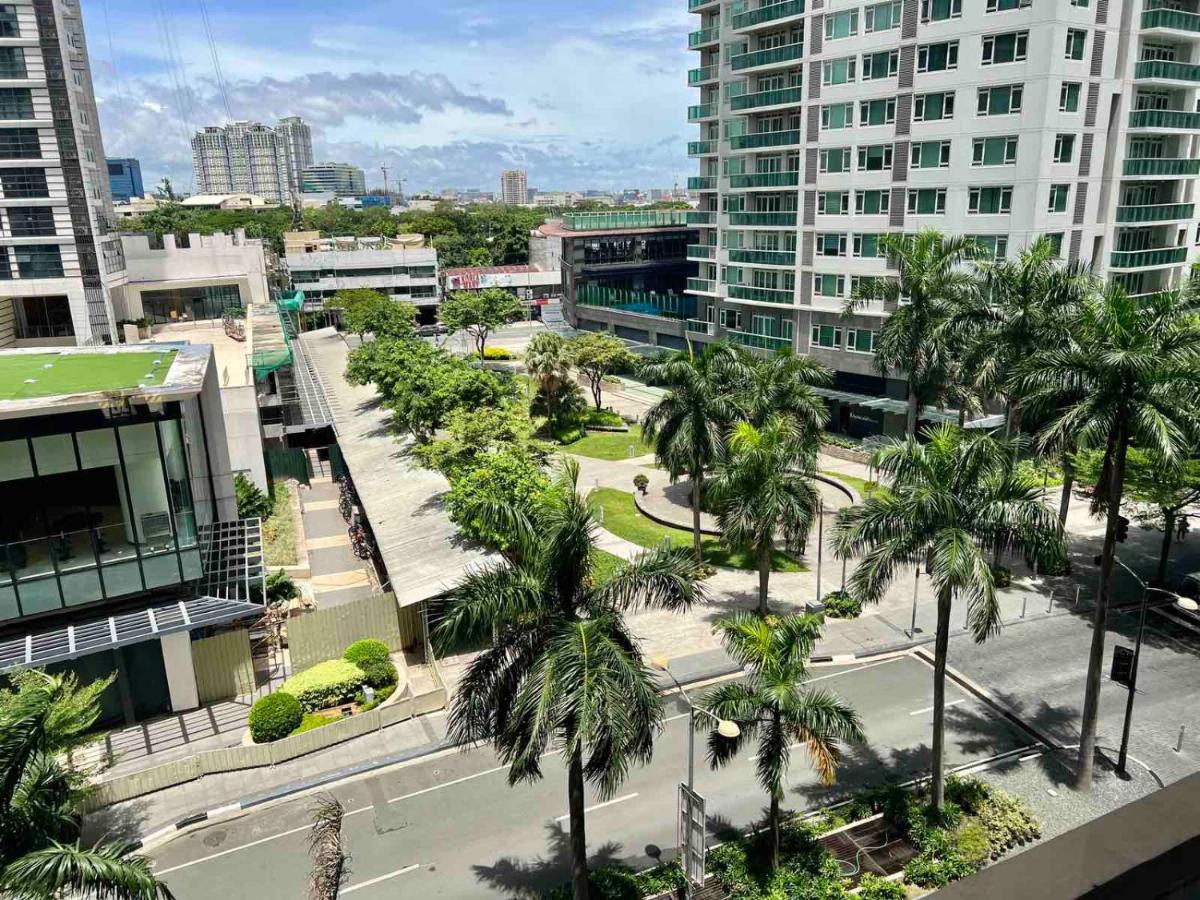 Holiday Inn & Suites Makati By Ihg Makati City Buitenkant foto Rockwell Center