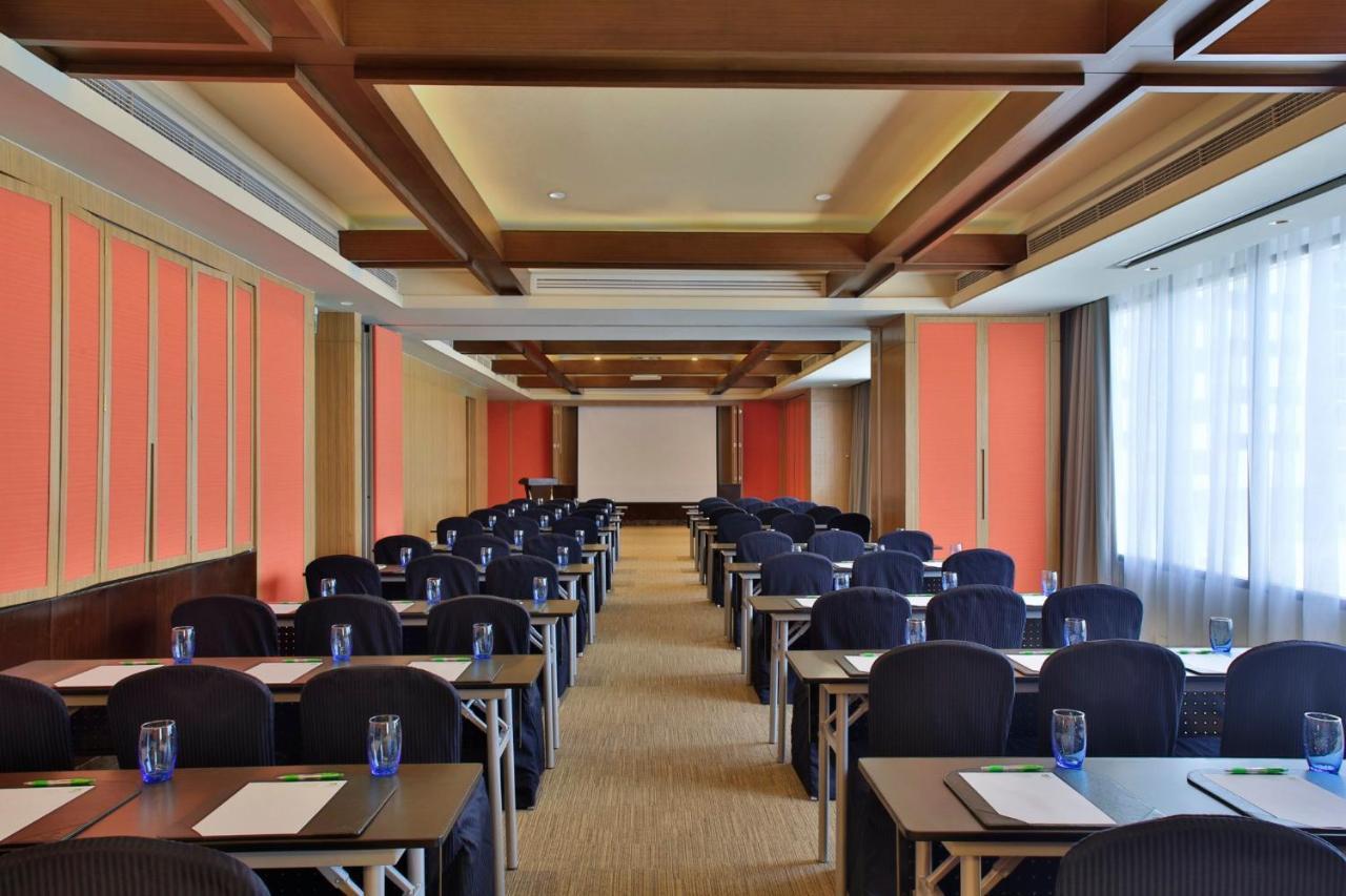 Holiday Inn & Suites Makati By Ihg Makati City Buitenkant foto Meeting room