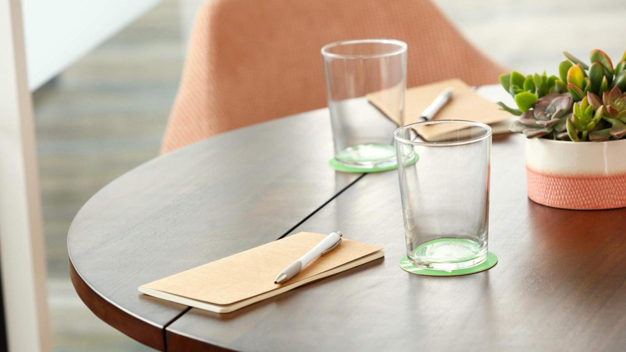 Holiday Inn & Suites Makati By Ihg Makati City Buitenkant foto Drink coasters