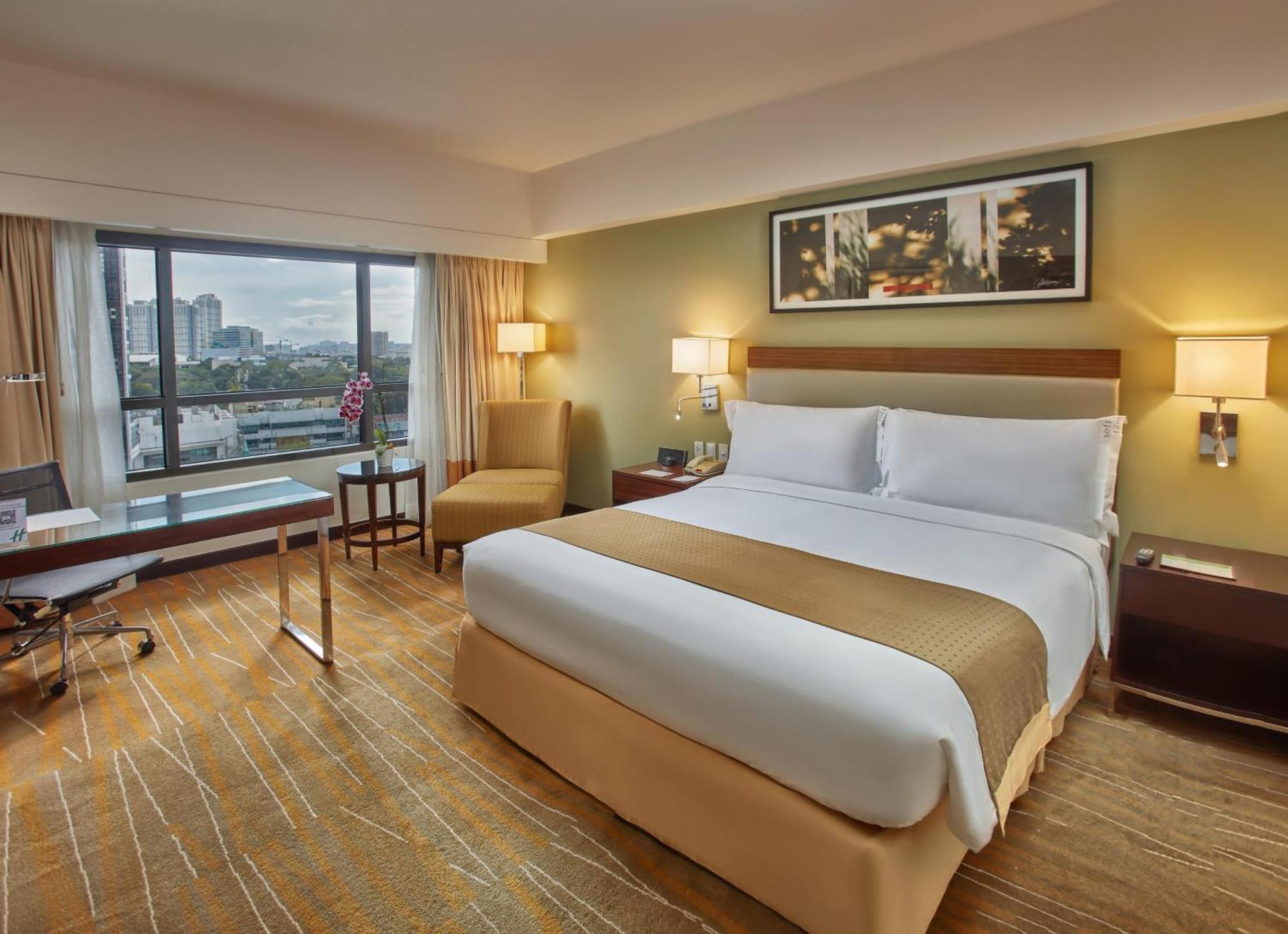 Holiday Inn & Suites Makati By Ihg Makati City Buitenkant foto Deluxe Room