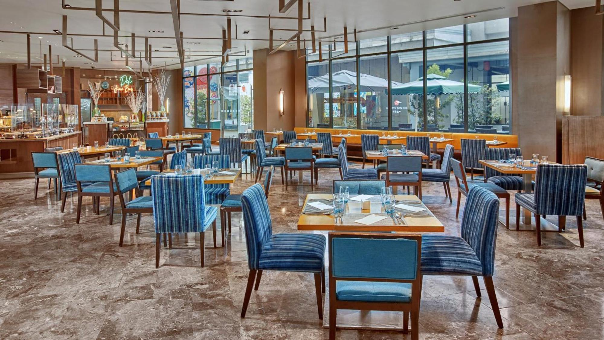 Holiday Inn & Suites Makati By Ihg Makati City Buitenkant foto The restaurant
