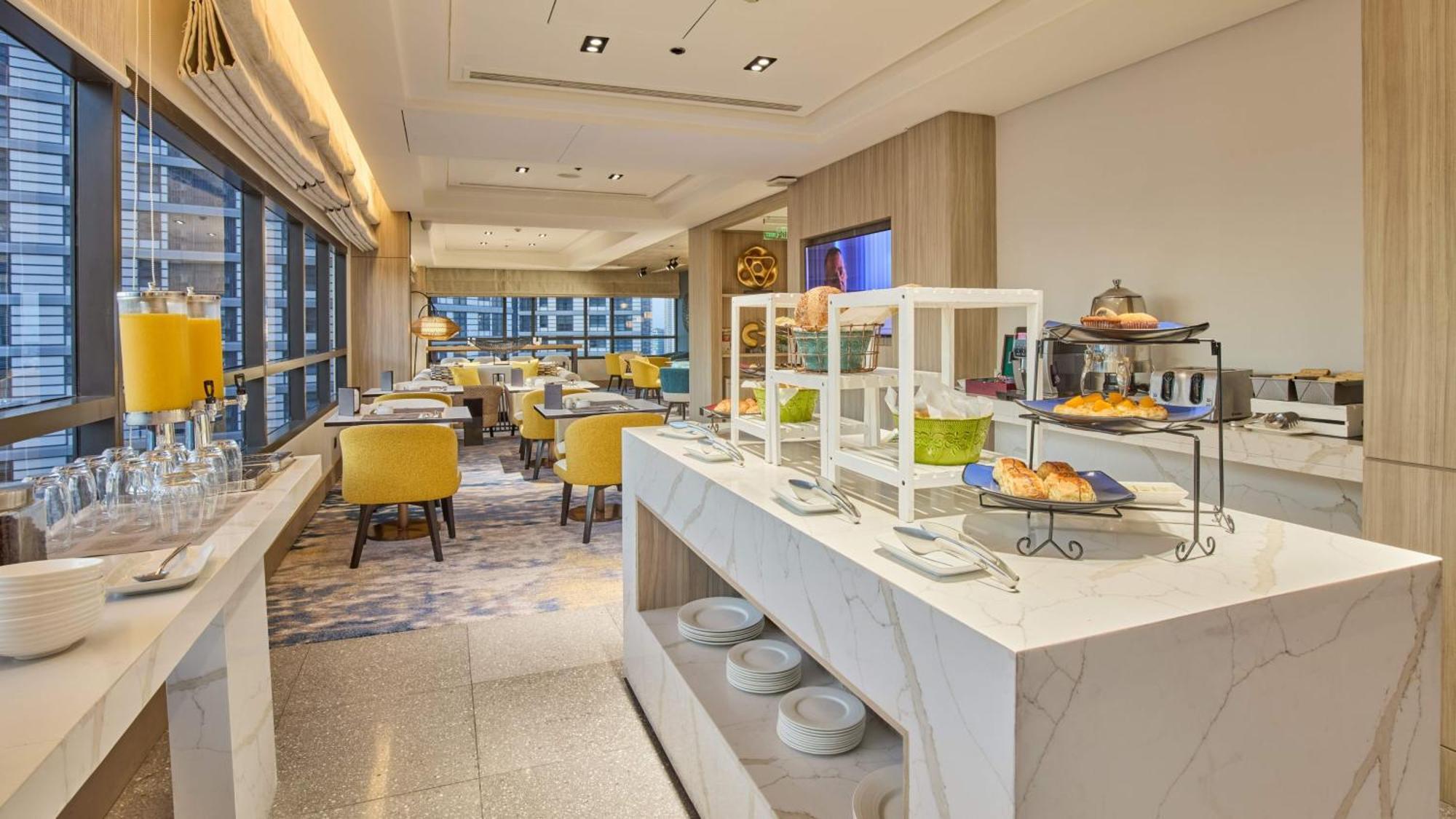 Holiday Inn & Suites Makati By Ihg Makati City Buitenkant foto